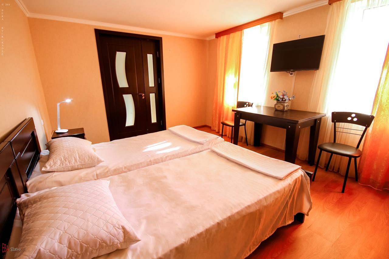 Green Garden Guest House Tskaltubo Bagian luar foto